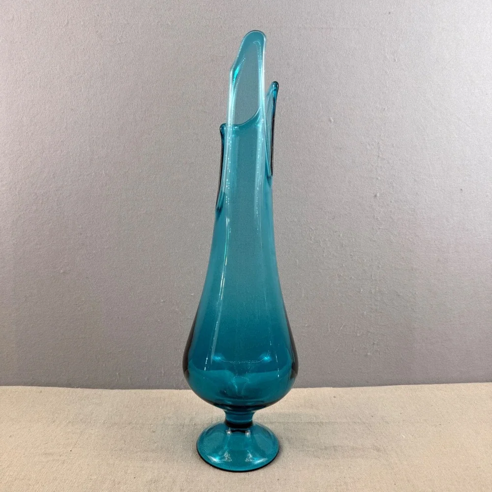 Vintage L.E. Smith Peacock Blue Simplicity Smoothie Swung Vase 19